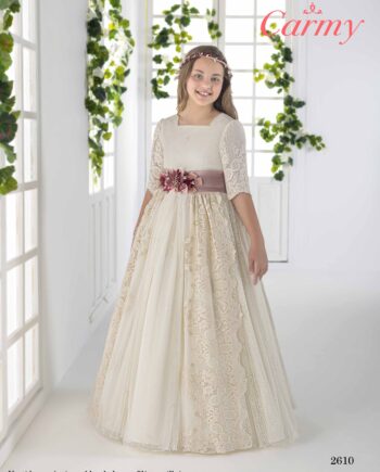 Vestidos de comunión para niña de marca Carmy disponible en KASSIA Moda Infantil. Encuentra modelos únicos, disponible también en la tienda online. Vestido romántico